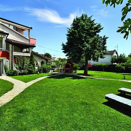 2 Bedroom Beautiful Apartment In Savudrija Esterno foto