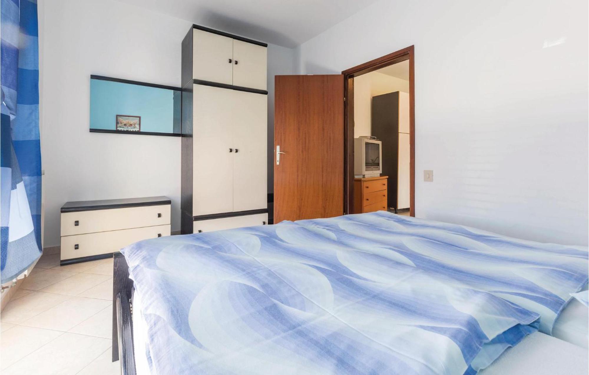 2 Bedroom Beautiful Apartment In Savudrija Esterno foto