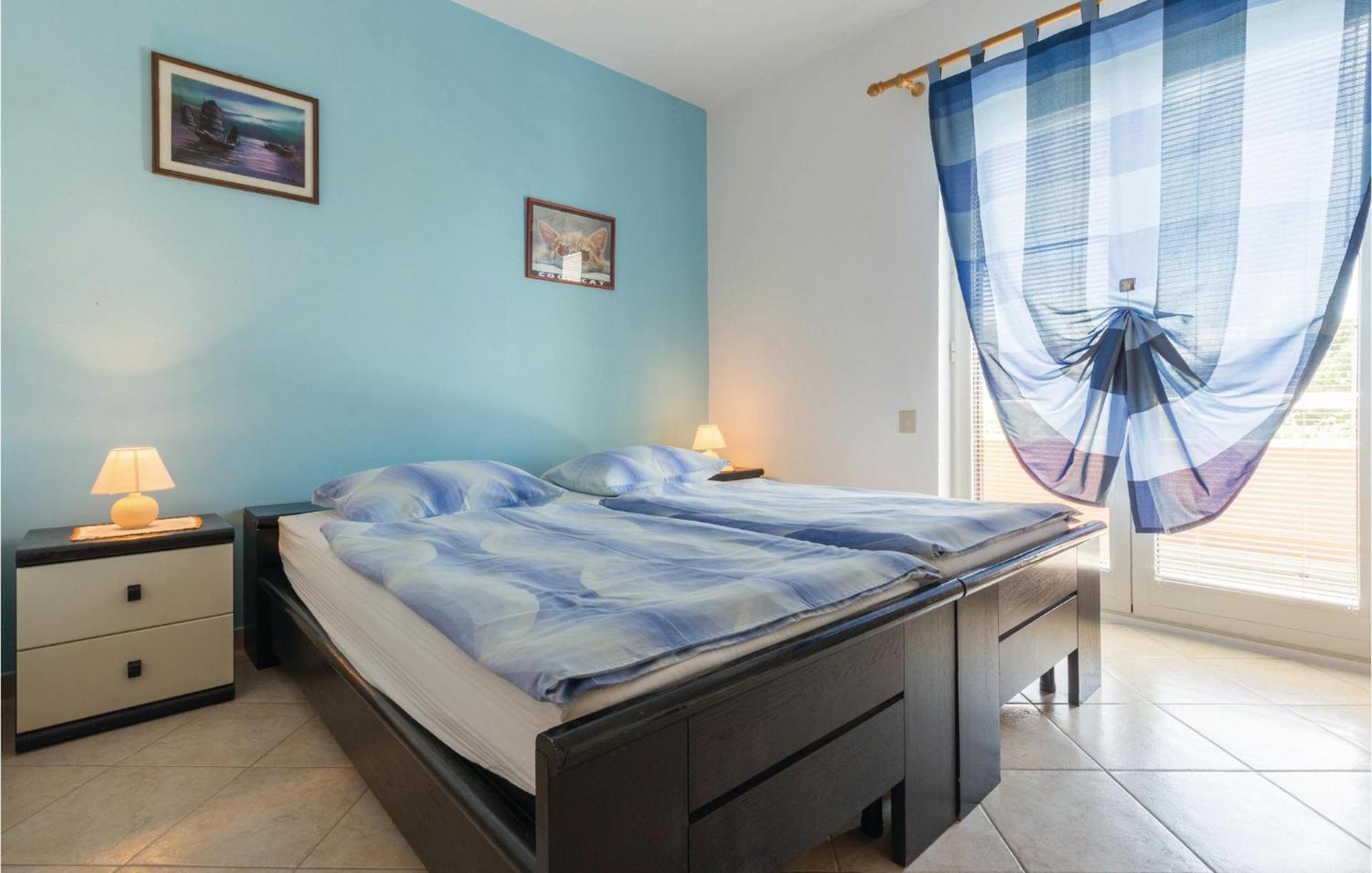 2 Bedroom Beautiful Apartment In Savudrija Esterno foto