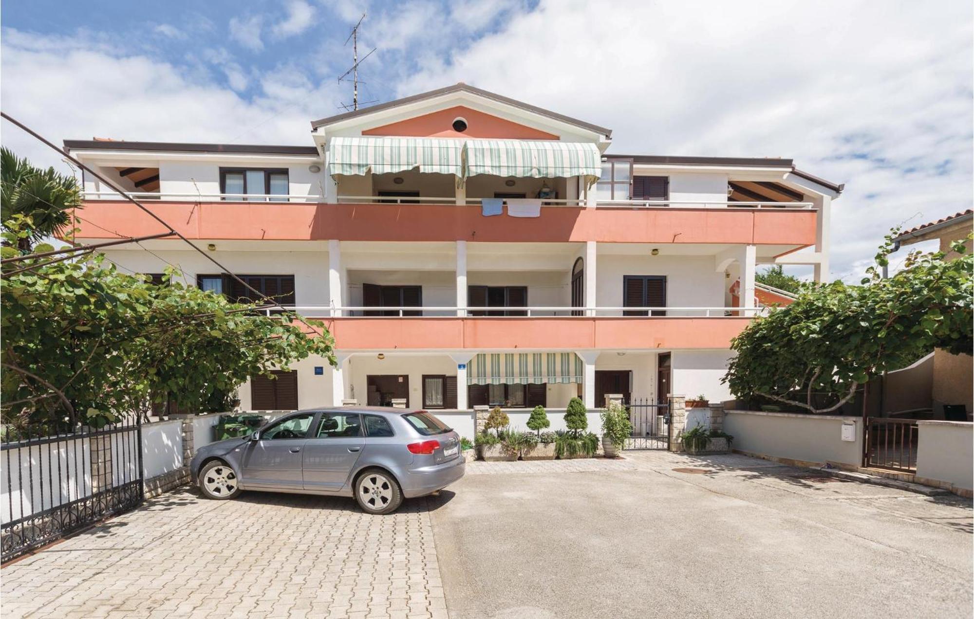 2 Bedroom Beautiful Apartment In Savudrija Esterno foto
