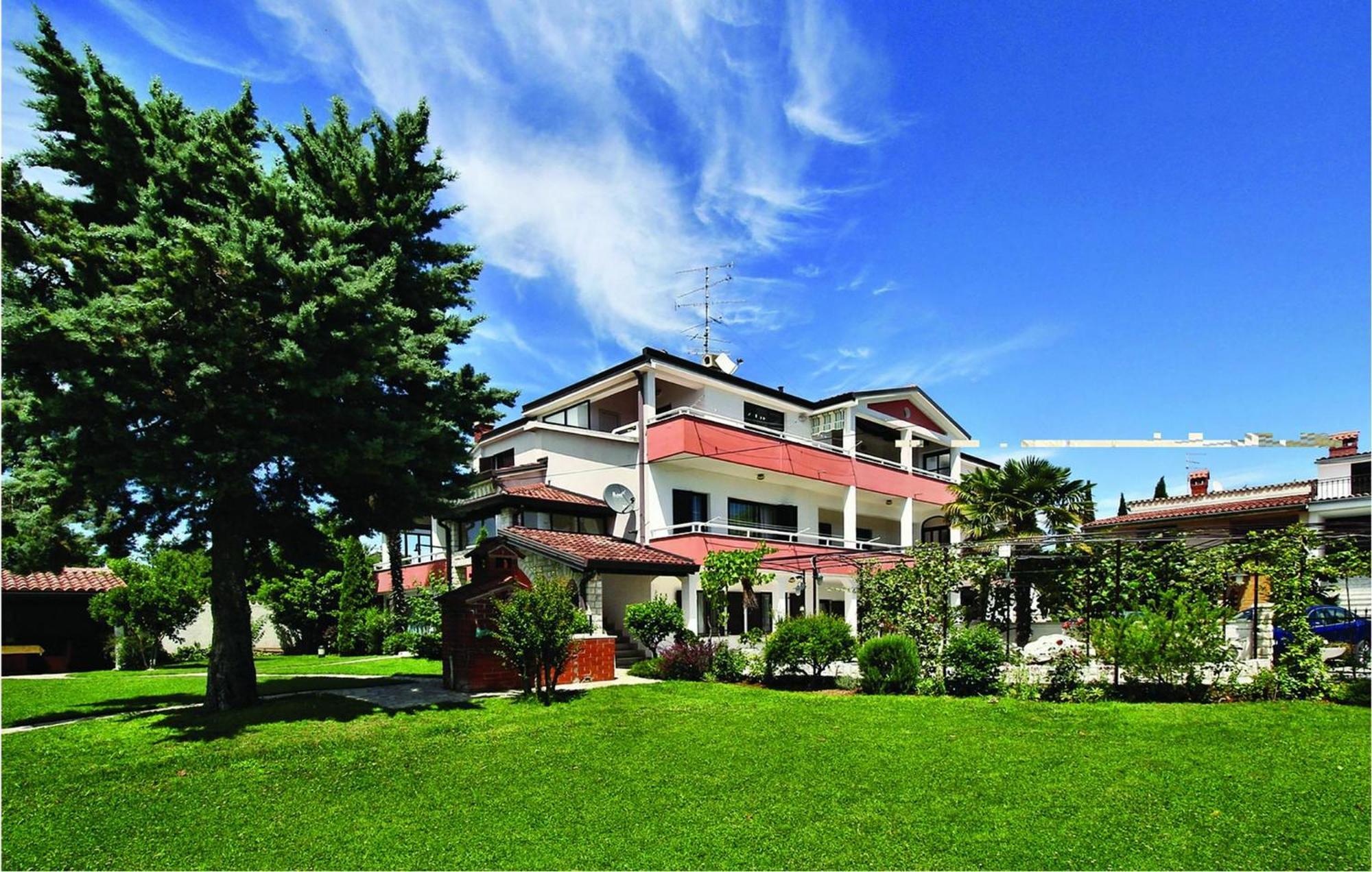 2 Bedroom Beautiful Apartment In Savudrija Esterno foto